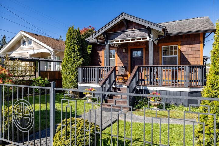 Property Photo:  707 N 4th Street  WA 98273 