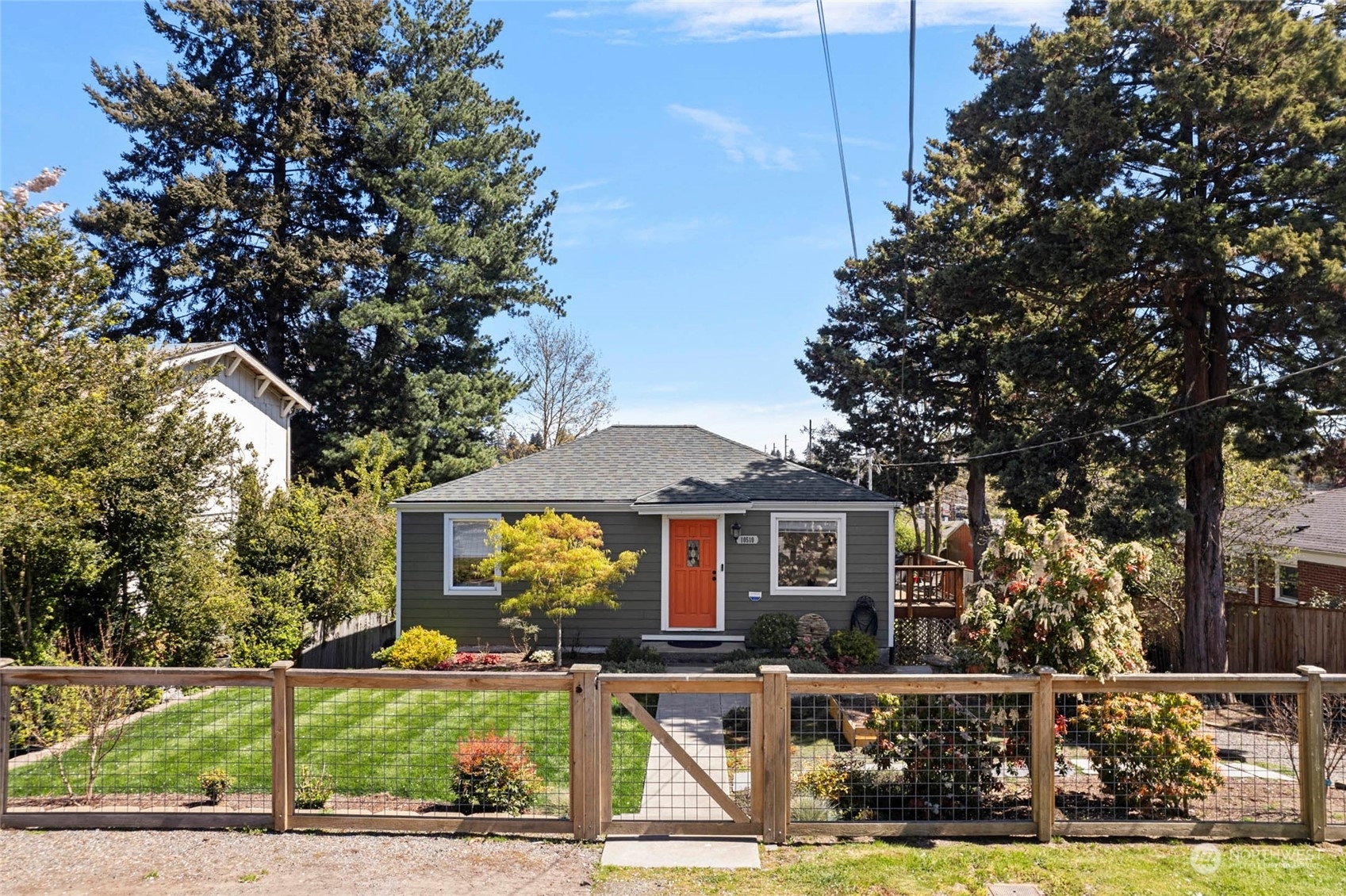 Property Photo:  10510 Linden Avenue N  WA 98133 