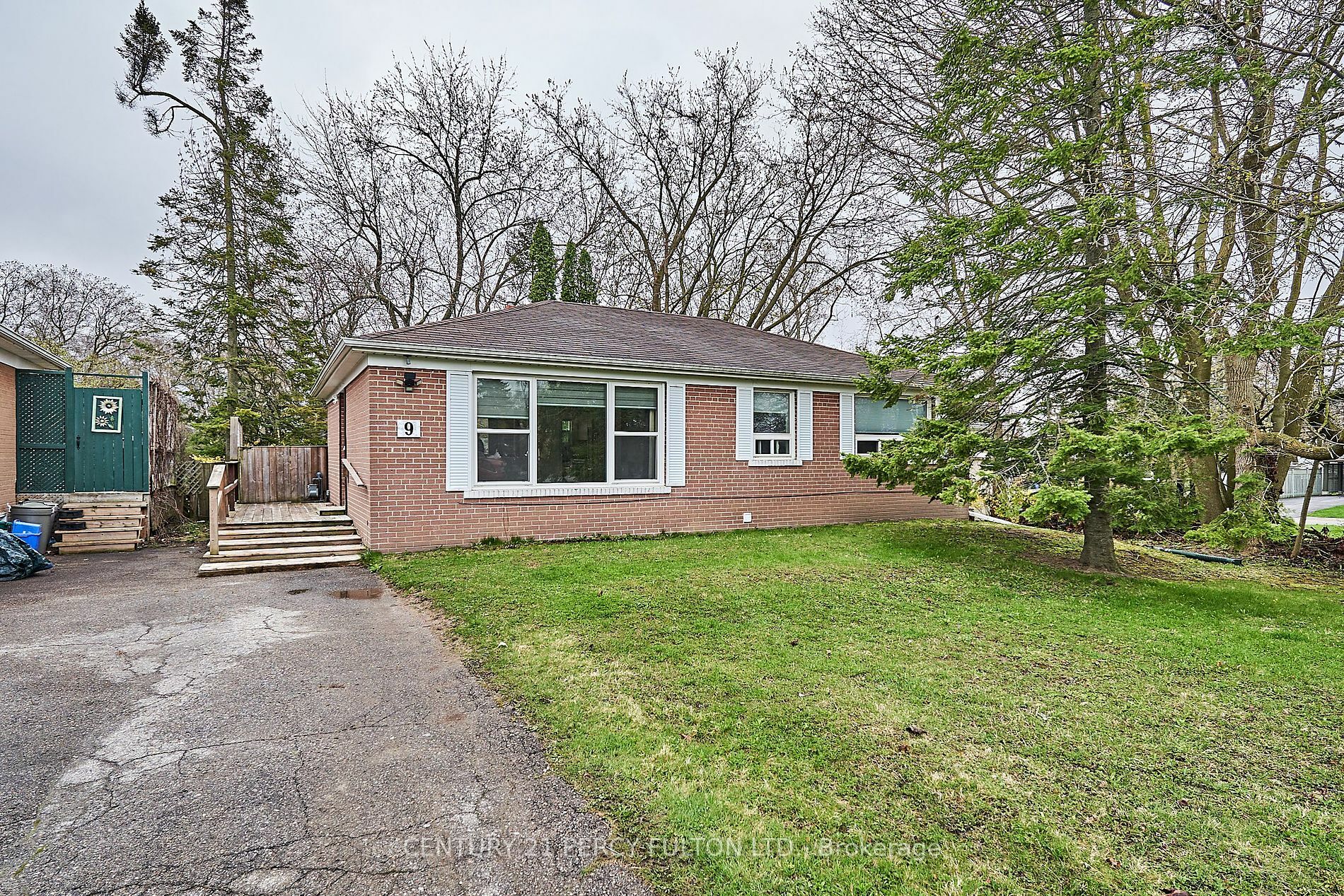 9 Hiley Ave  Ajax ON L1S 6H3 photo