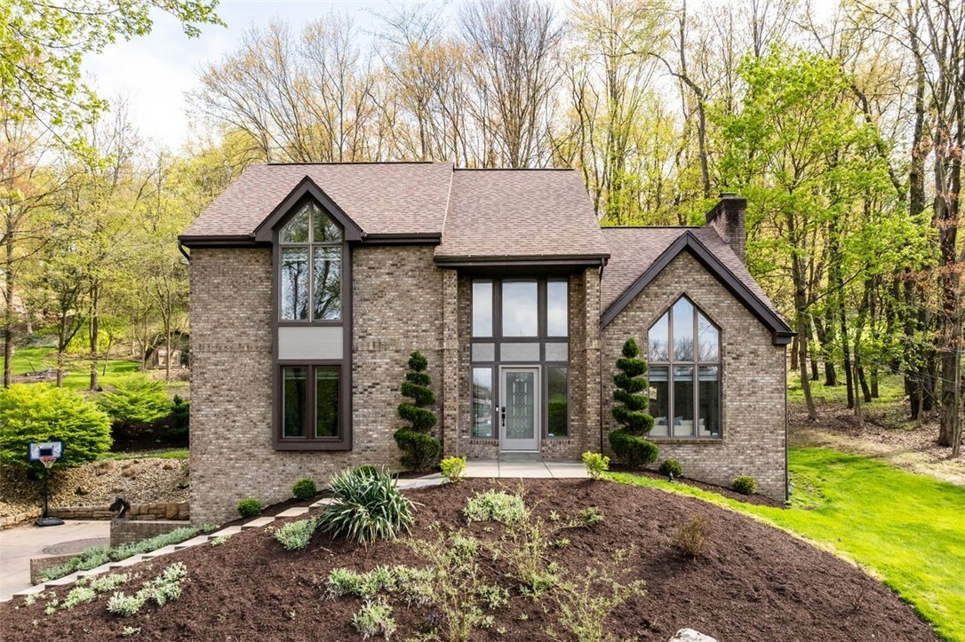 Property Photo:  2890 Clearview Road  PA 15101 