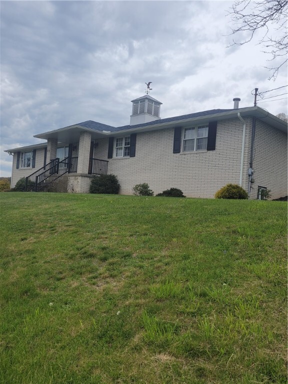 Property Photo: 317 N Washington Rd PA 15613