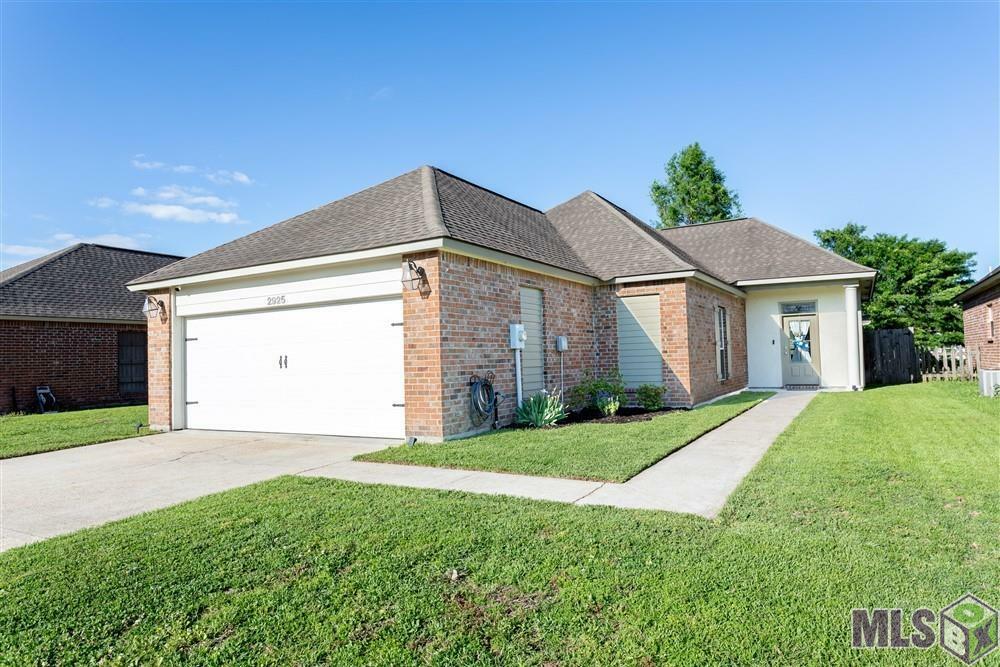 Property Photo: 2925 Nicholson Lake Dr LA 70810