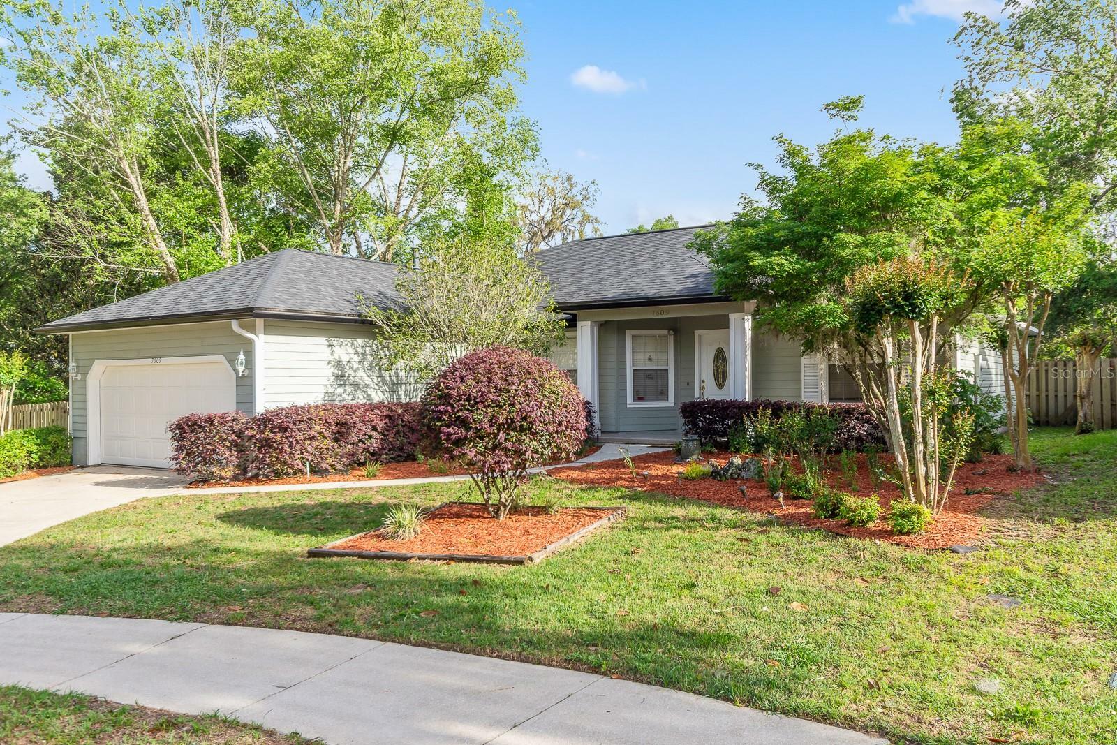 Property Photo: 7609 SW 50th Road FL 32608