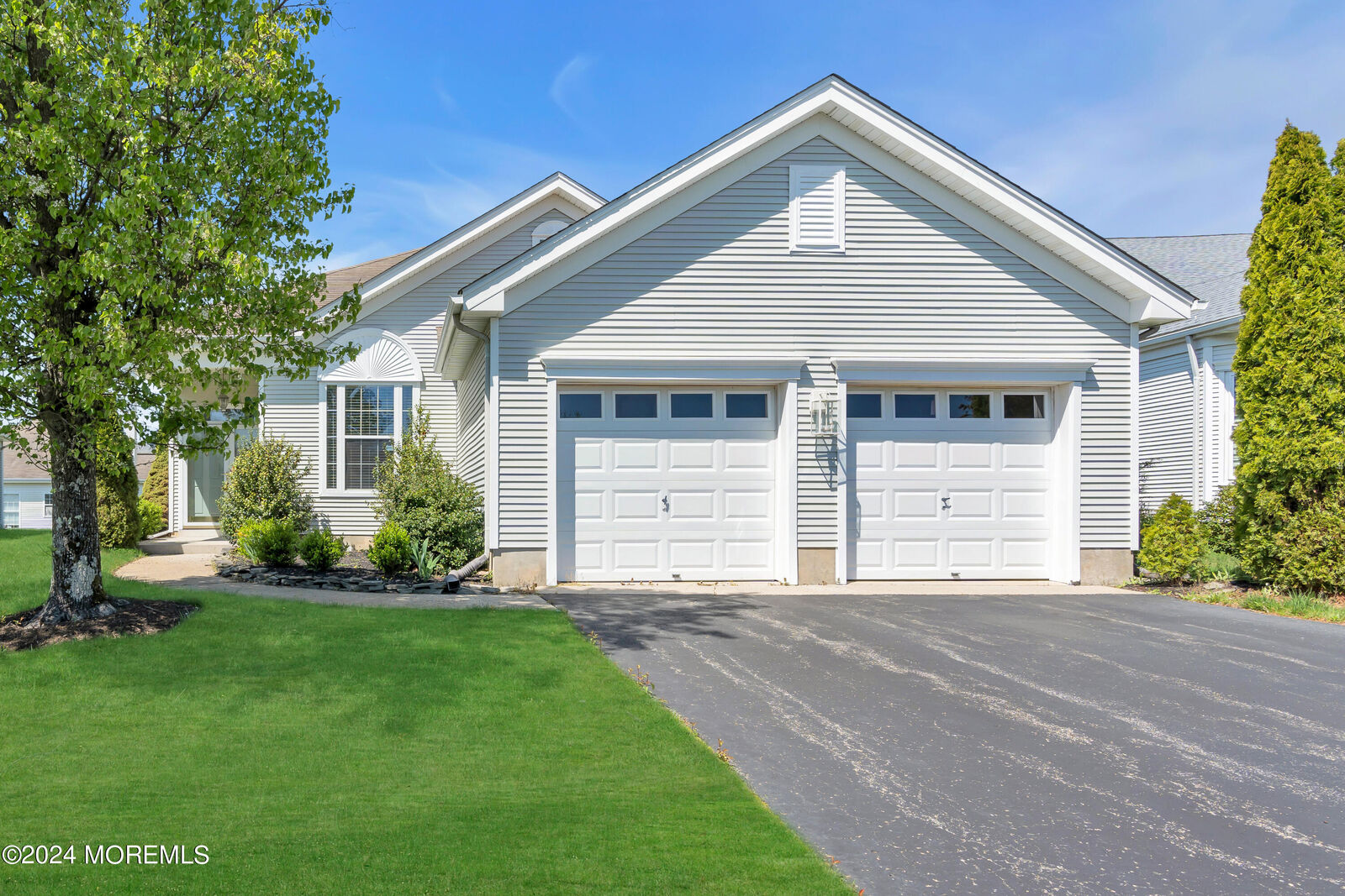 Property Photo:  2551 Heathrow Lane  NJ 08736 