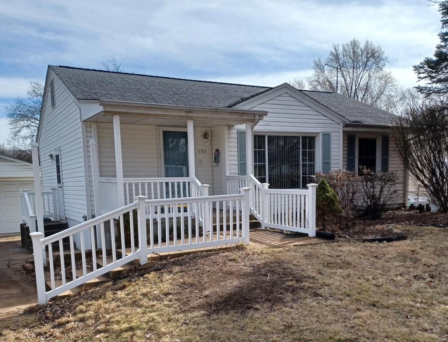 Property Photo: 120 Chateau Drive MO 63031