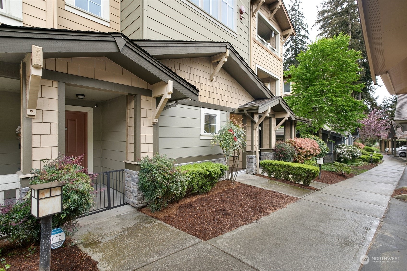 Property Photo: 11306 124th Avenue NE 4-201 WA 98033