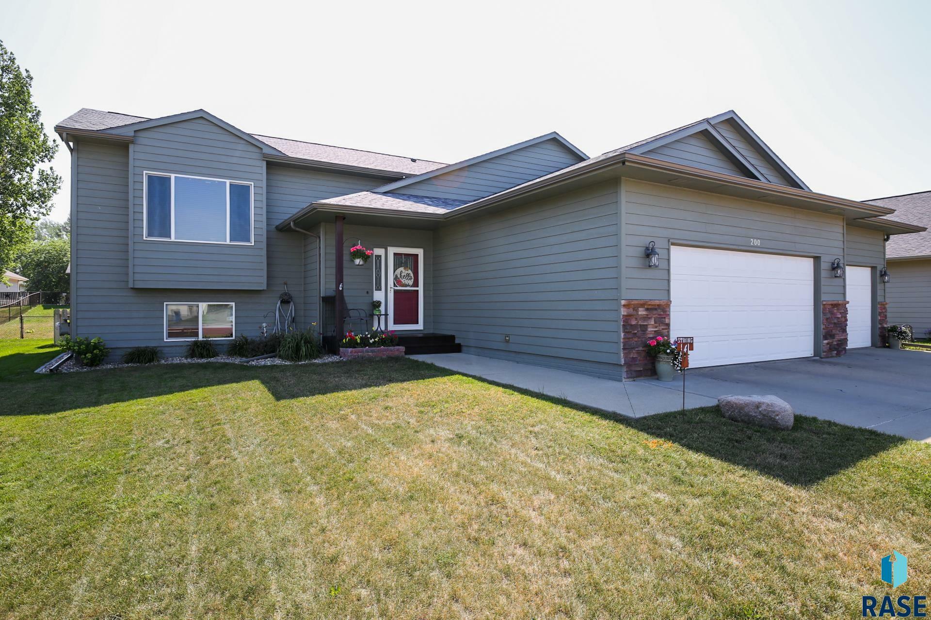 Property Photo:  200 Prairie Cir  SD 57064 