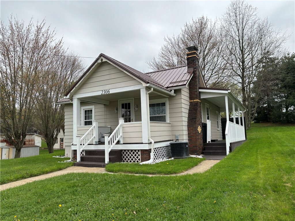 2306 S Jefferson St  New Castle PA 16102 photo