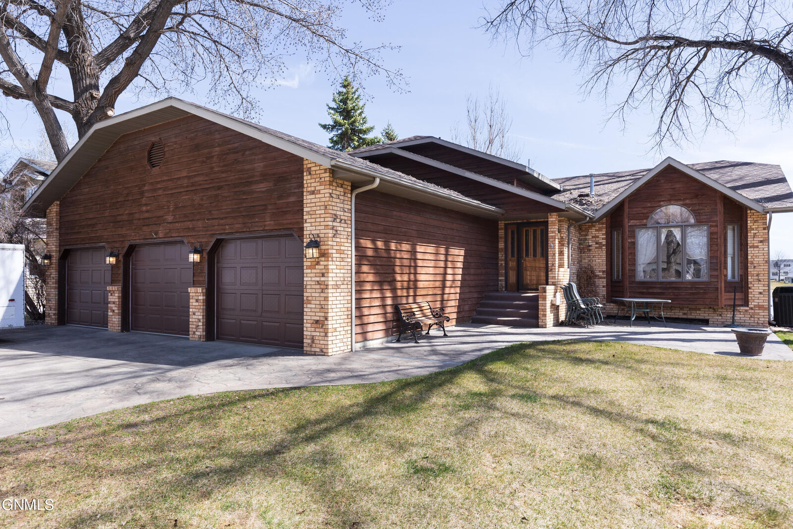 Property Photo: 657 Cottonwood Loop ND 58504
