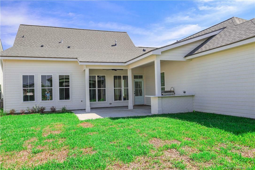 Property Photo: 6402 E Oleander Circle LA 70605