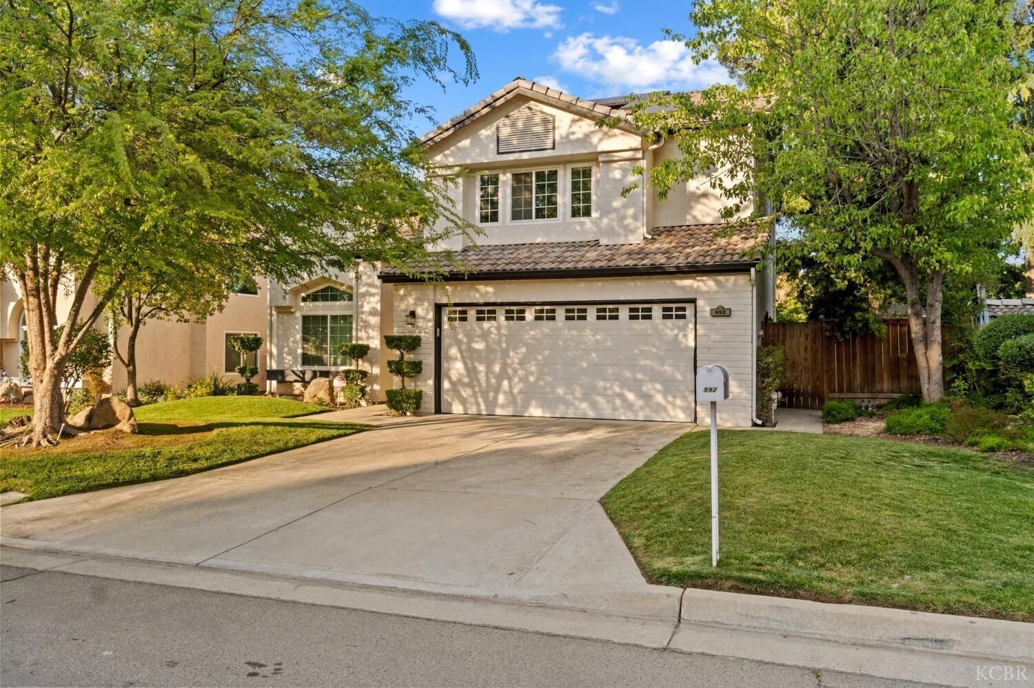 Property Photo:  992 E Buckhill Road  CA 93720 