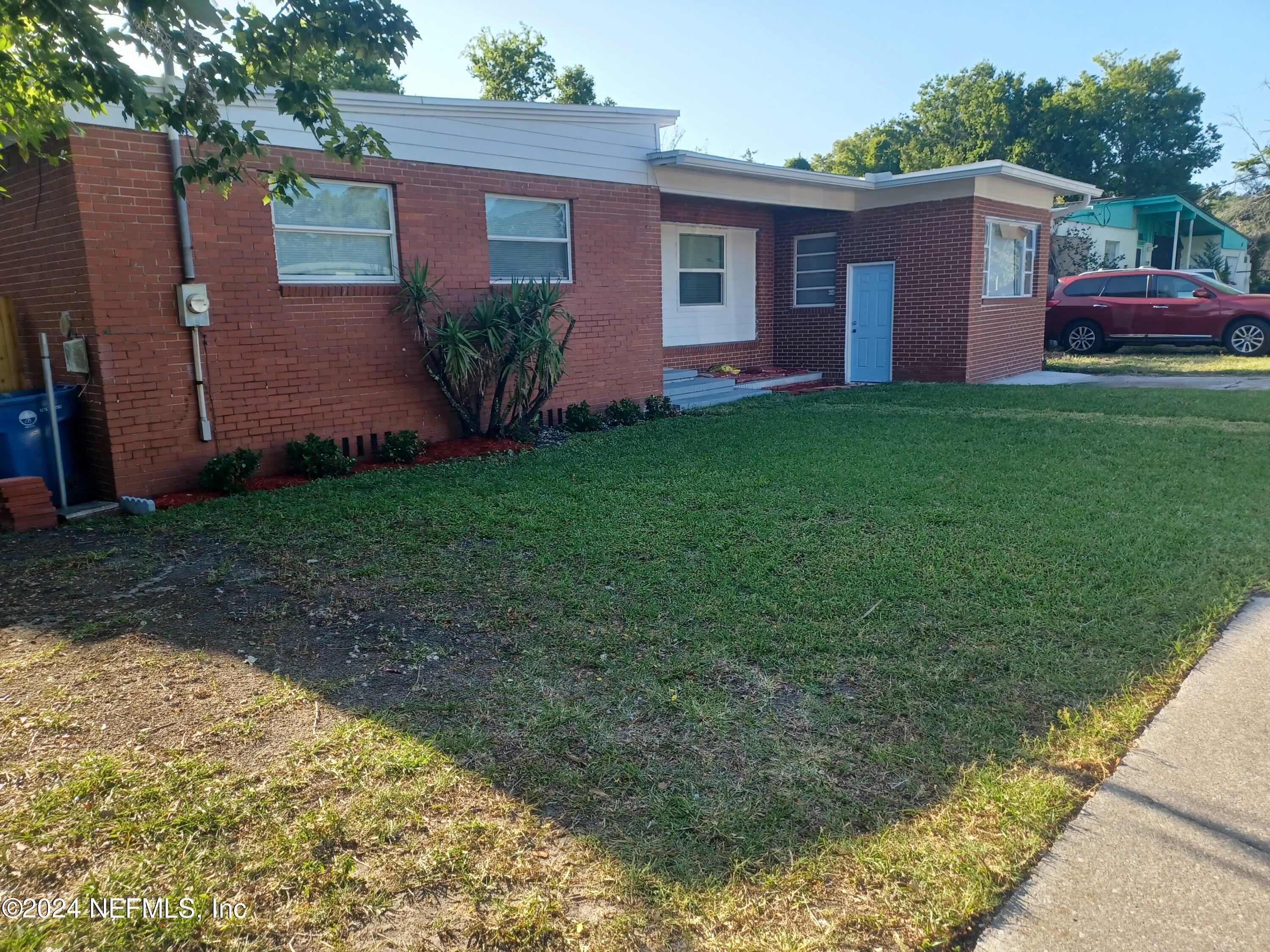 Property Photo: 2512 Rogero Road FL 32211
