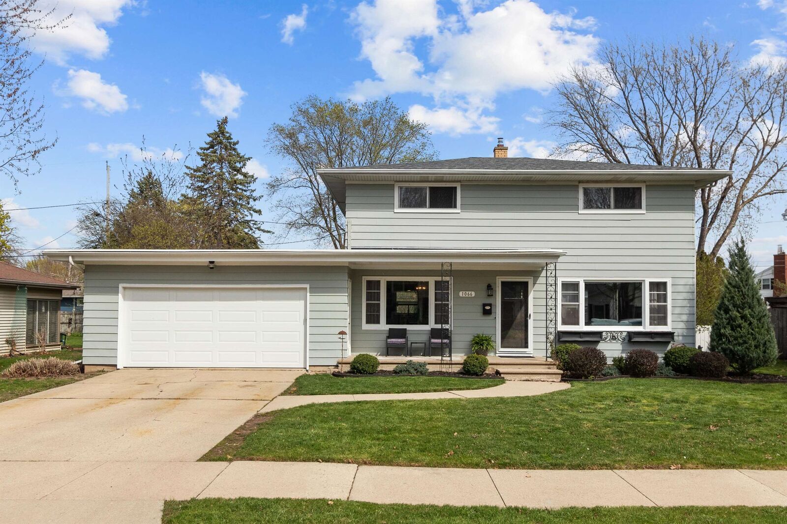 Property Photo: 1066 Oak Street WI 54956-4167