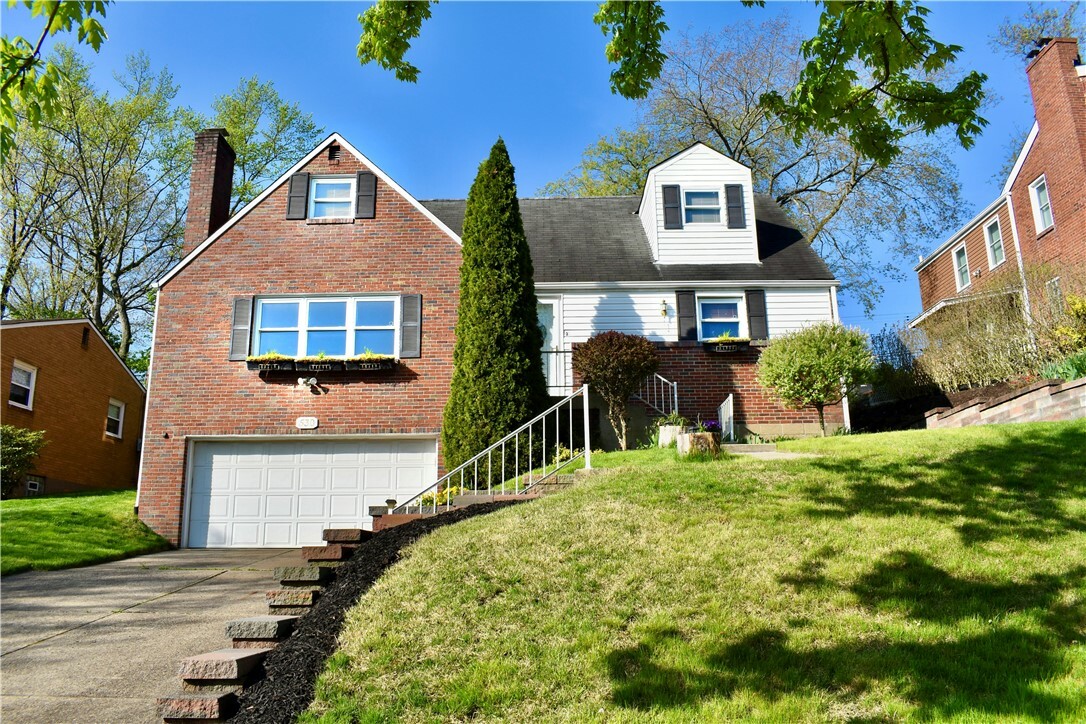 Property Photo:  530 Clemson Dr  PA 15243 