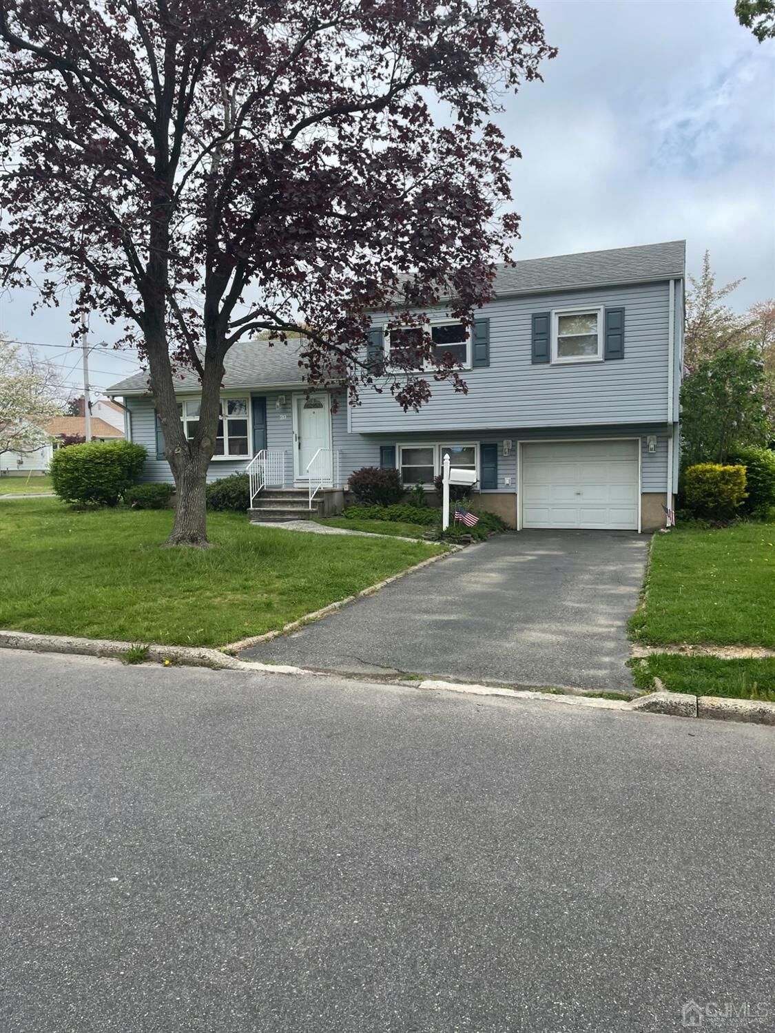 Property Photo:  20 Easton Avenue  NJ 08884 