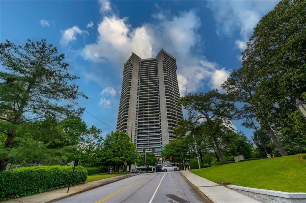 Property Photo:  2660 Peachtree Road NW 6C  GA 30305 