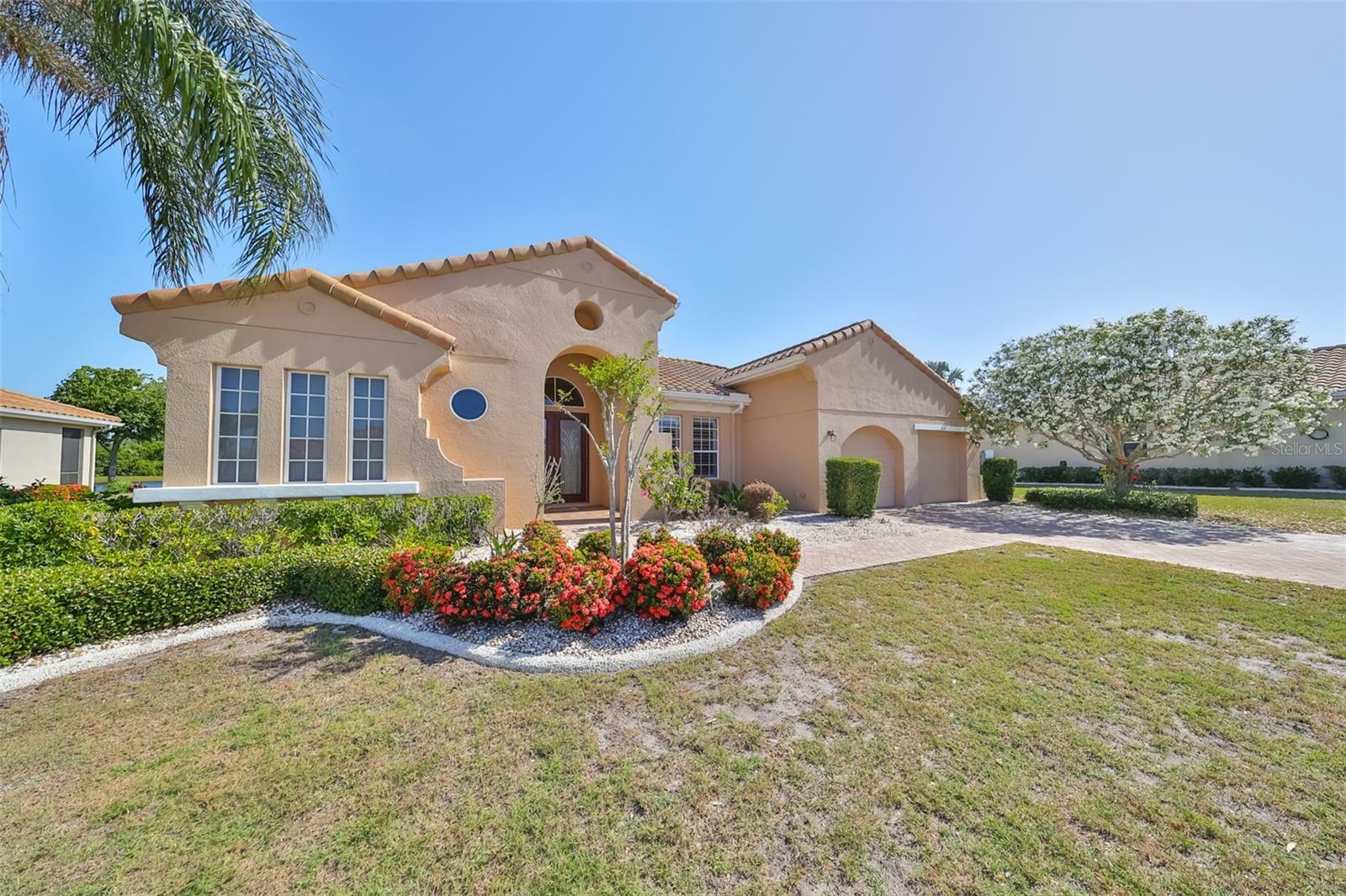 Property Photo:  519 Rimini Vista Way  FL 33573 