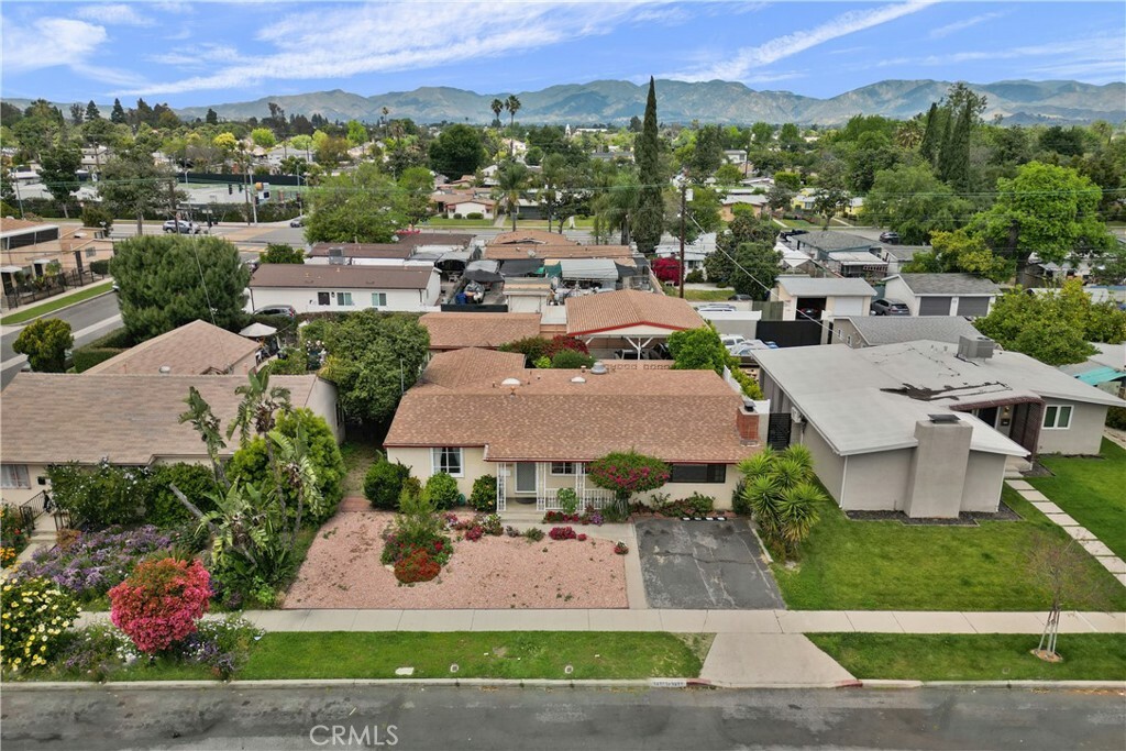 Property Photo:  13913 Burton Street  CA 91402 