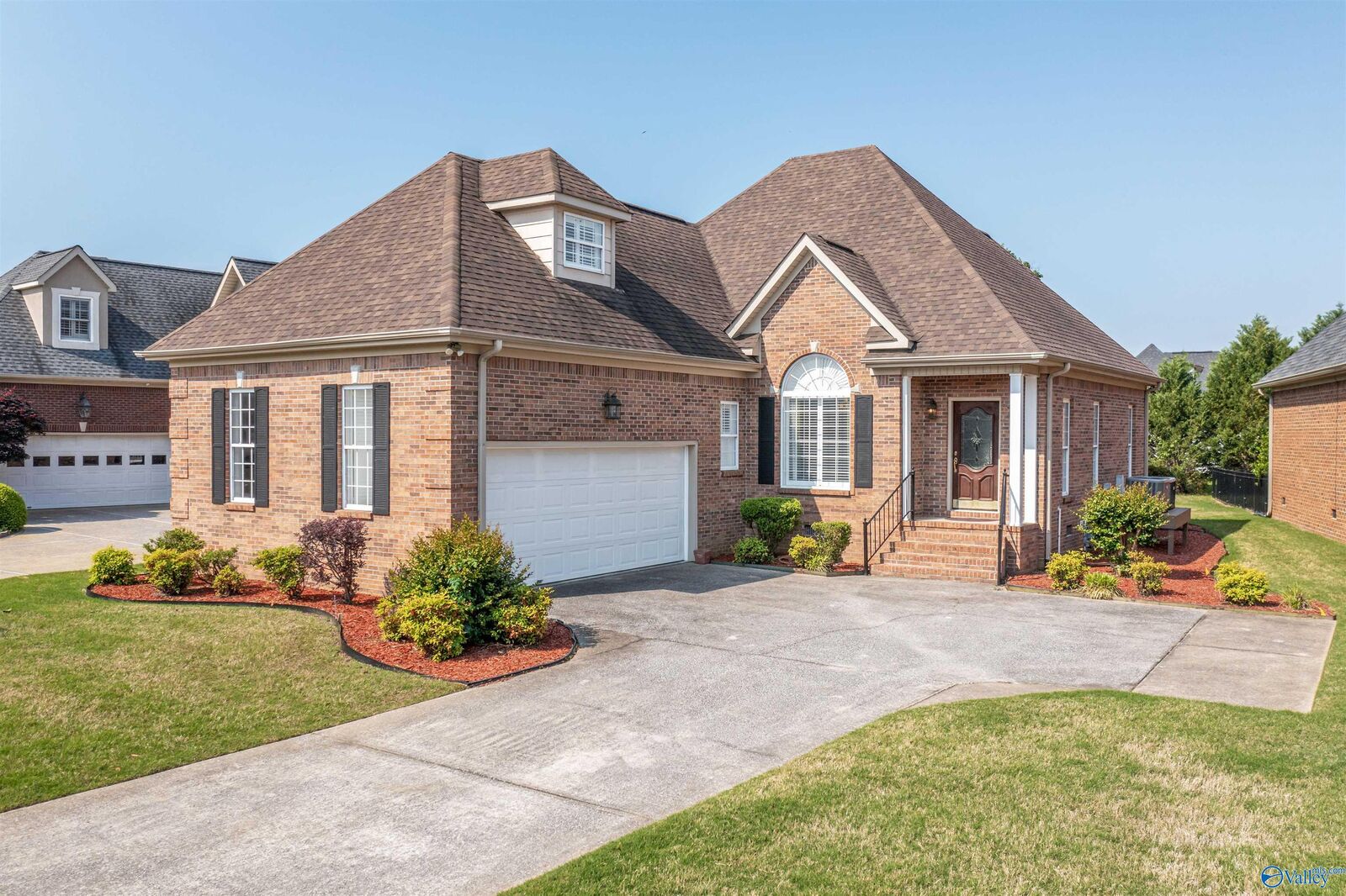 Property Photo: 214 Lakepoint Drive AL 35901