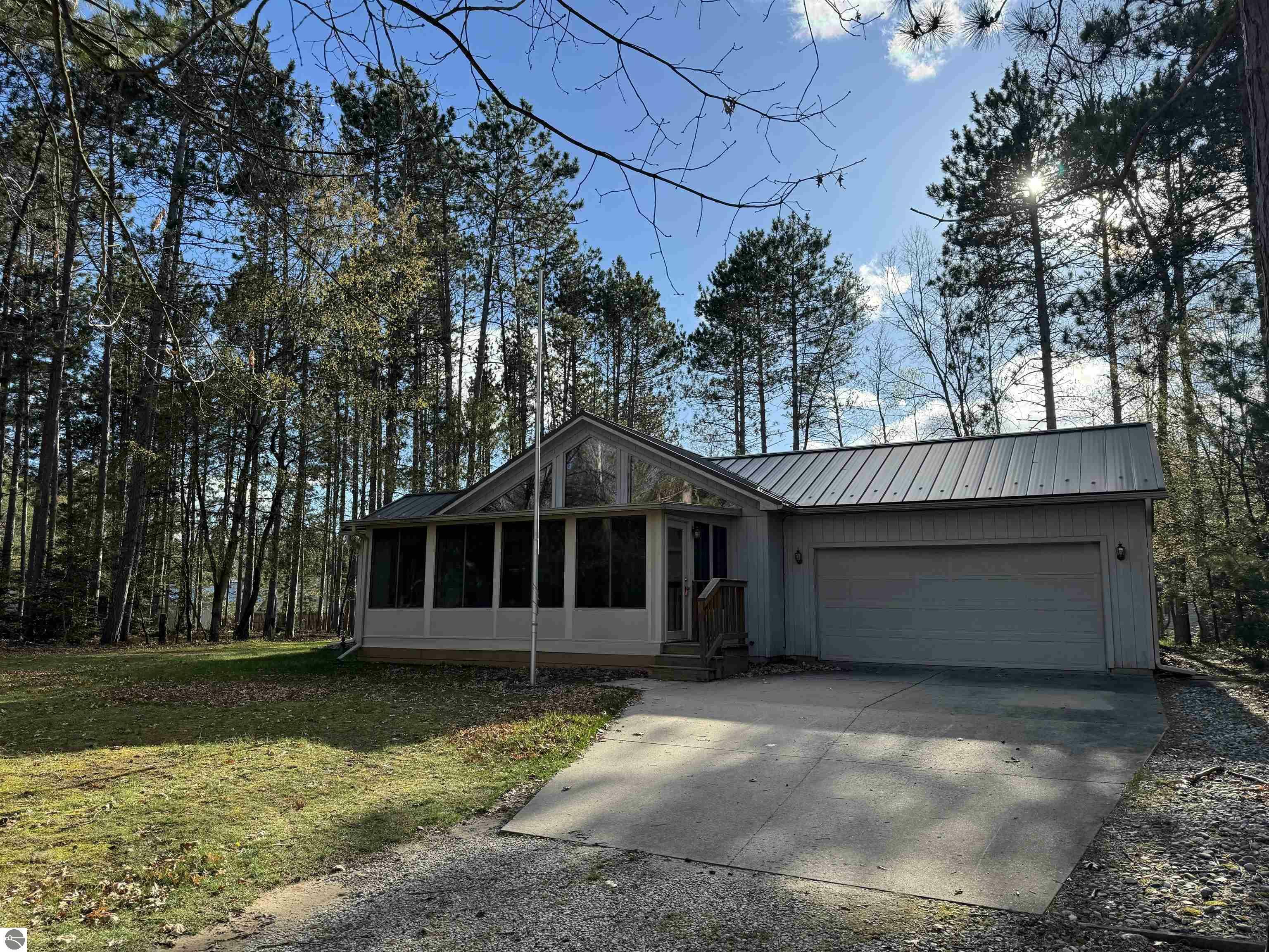 Property Photo:  3320 Lake Of The Pines Drive  MI 48632 