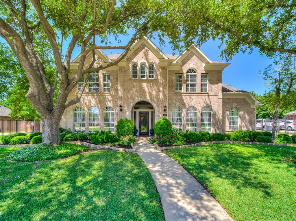 Property Photo: 823 Clearwater Lane TX 76248