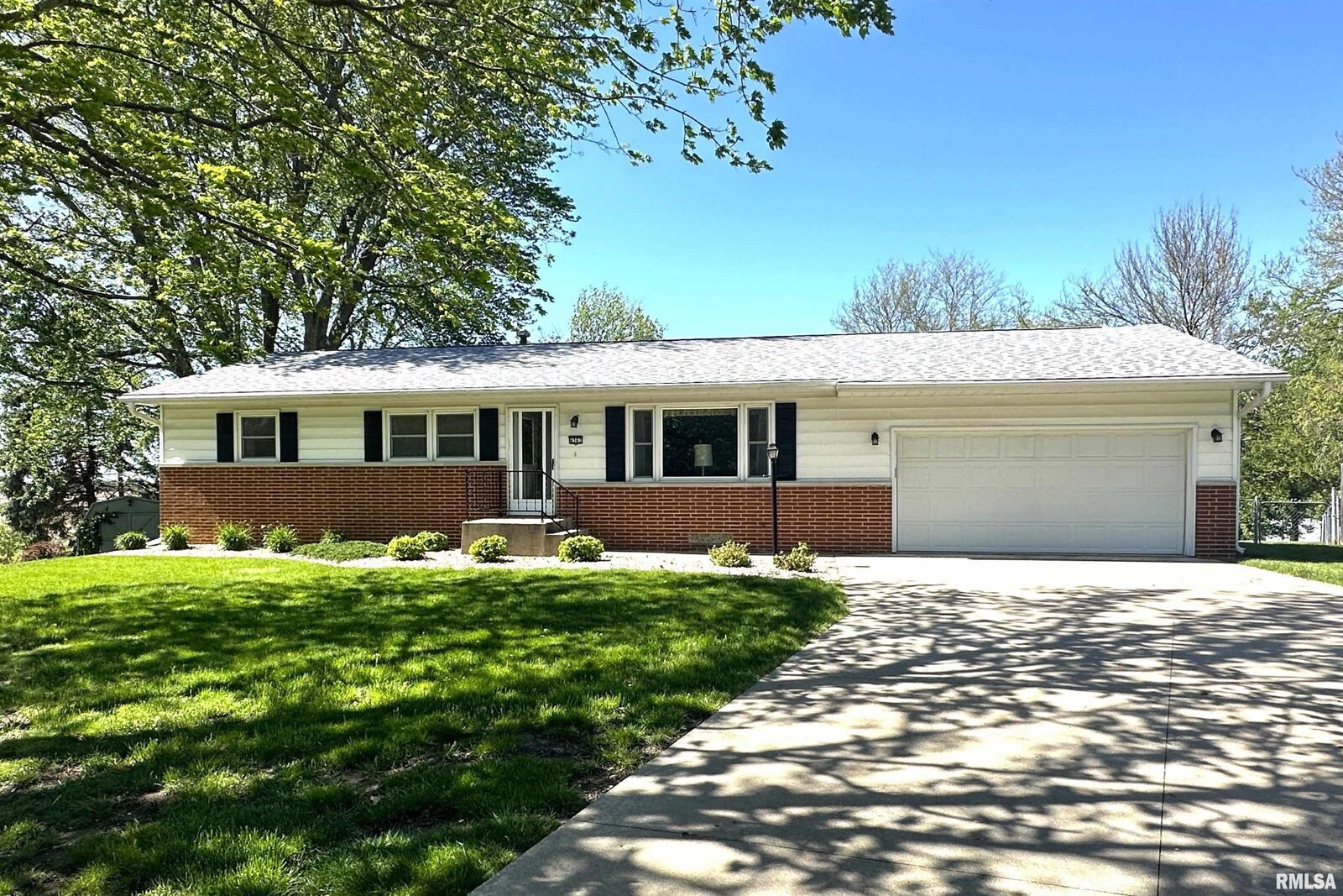 Property Photo: 4367 Westport Circle IL 61401