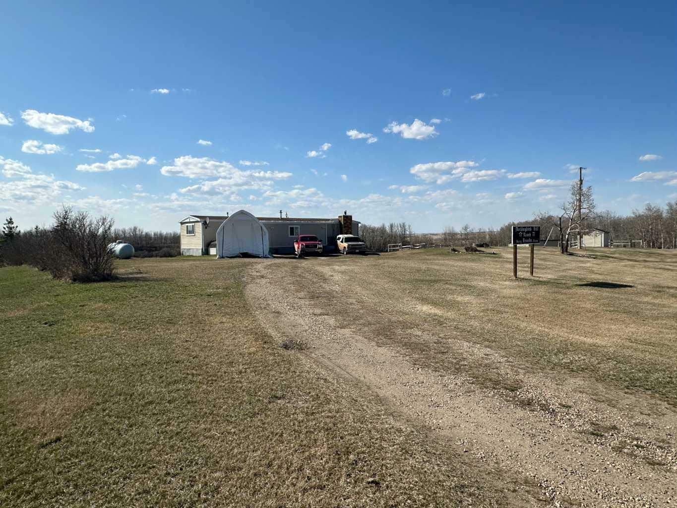 334006, 805 Highway 334006  Rural Kneehill County AB T0M 2G0 photo