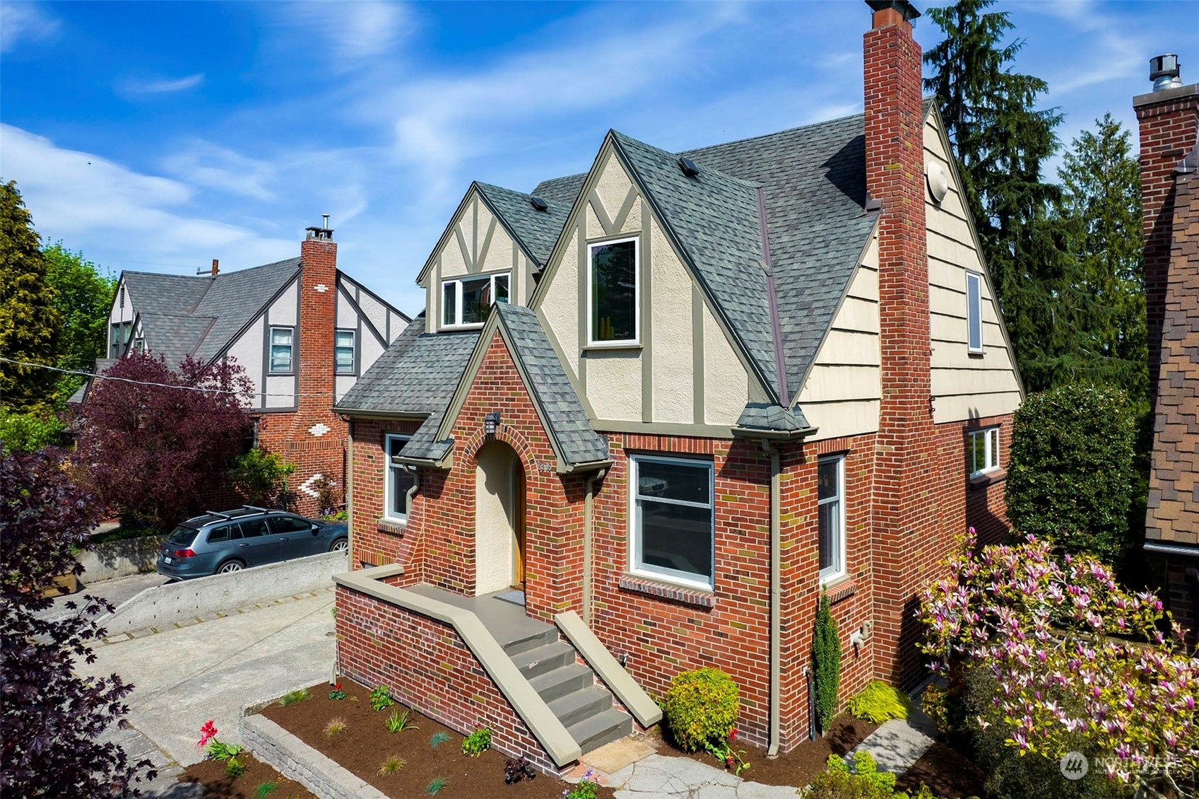 Property Photo:  6816 Dayton Avenue N  WA 98103 