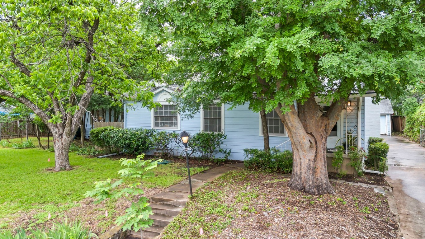Property Photo:  2803 French Place  TX 78722 