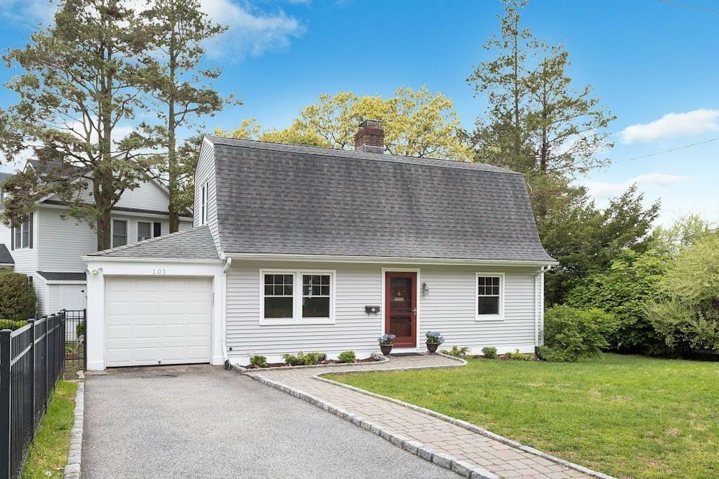 Property Photo:  101 Tappan Landing Road  NY 10591 