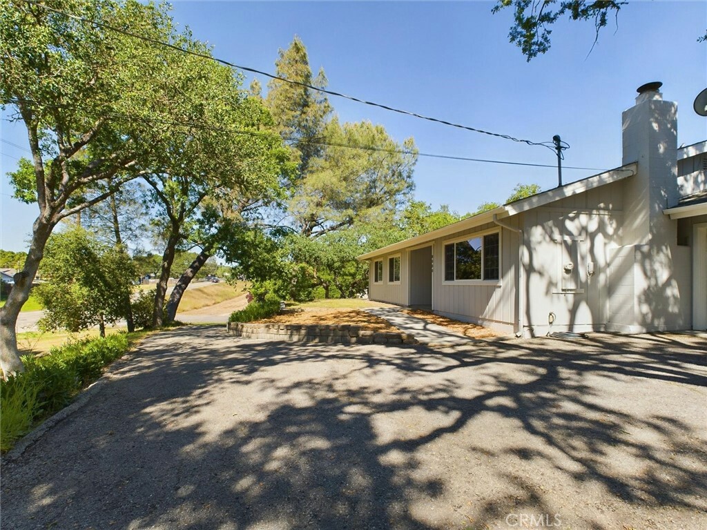 Property Photo:  8000 Coromar Avenue  CA 93422 