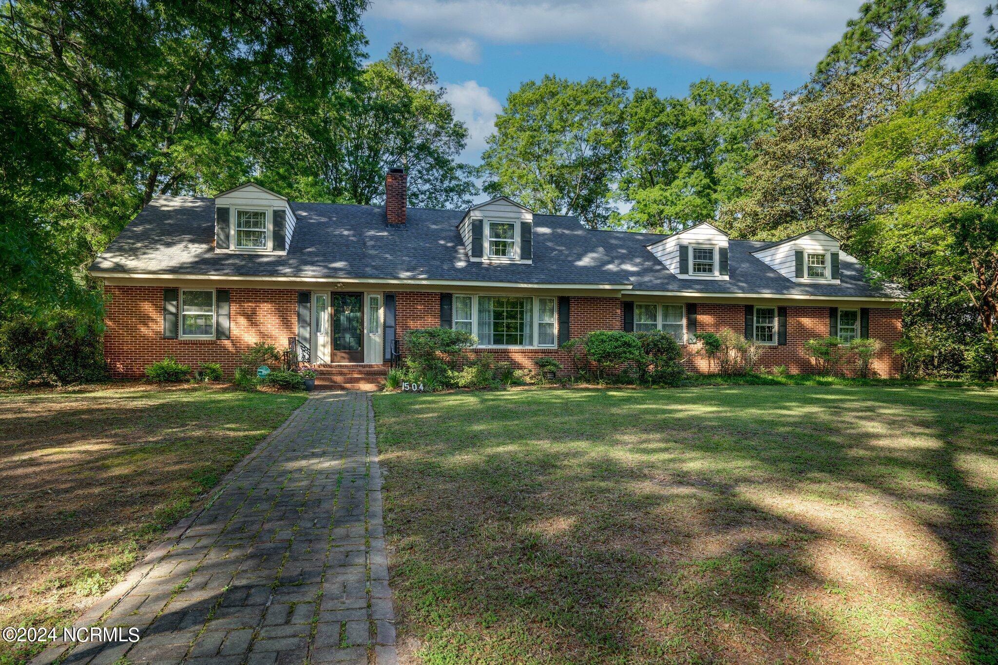 Property Photo:  1504 W Canal Street  NC 27886 