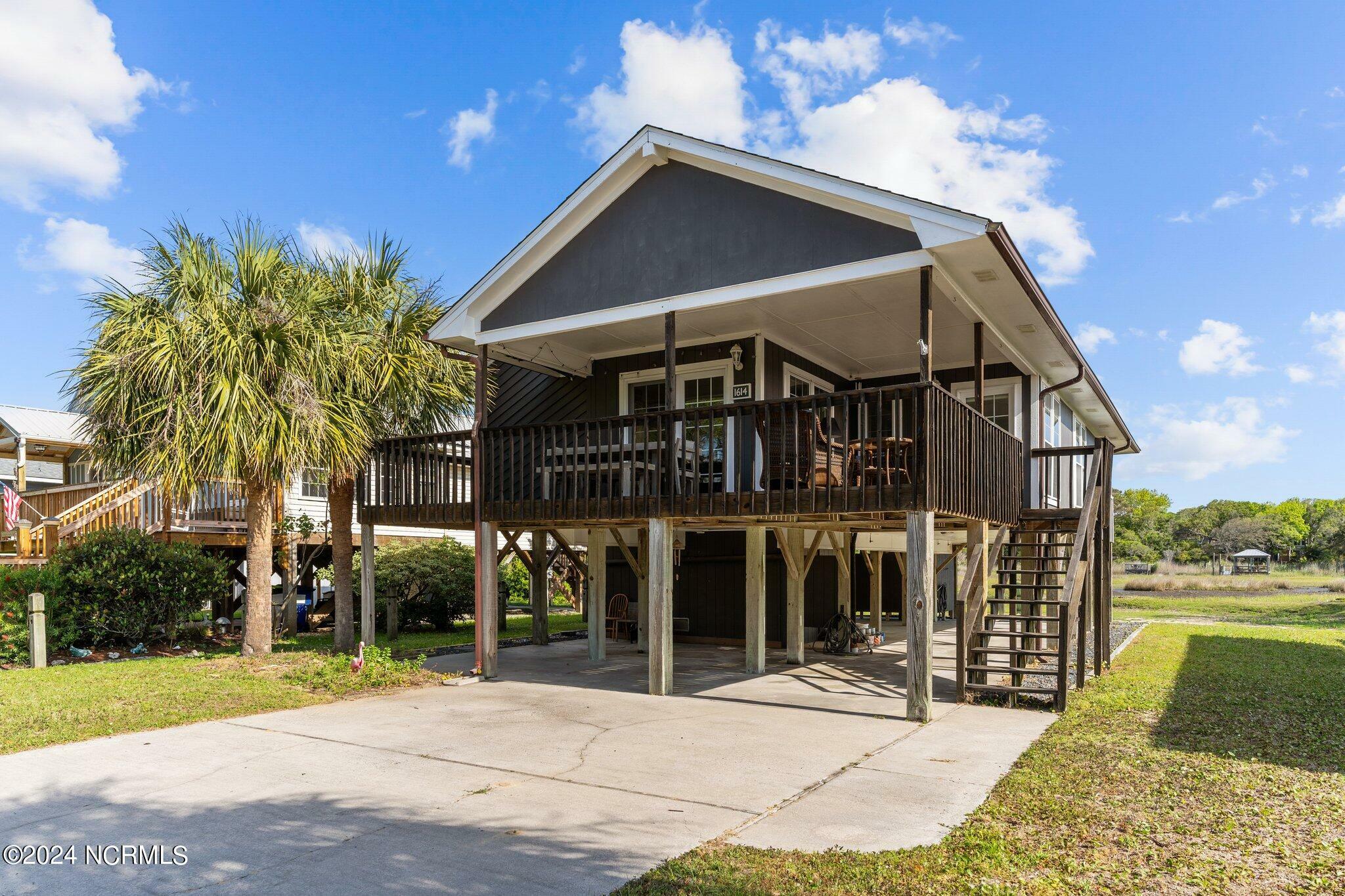 Property Photo:  1614 E Pelican Drive  NC 28465 