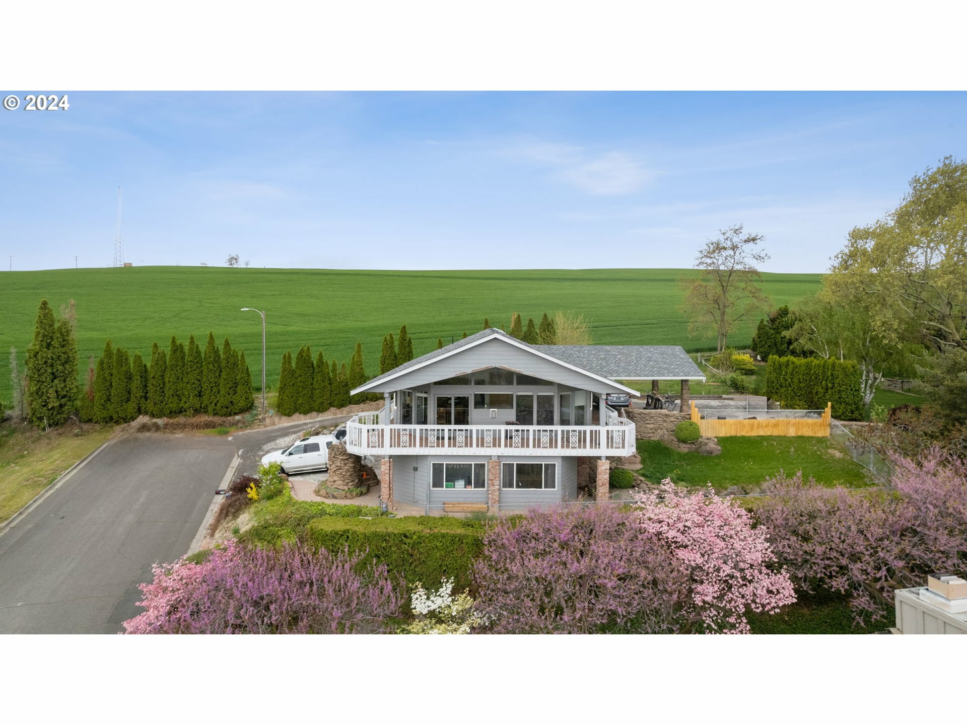 Property Photo: 226 Balm Ave OR 97862