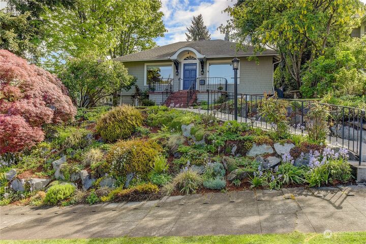 Property Photo:  5264 45th Avenue SW  WA 98136 