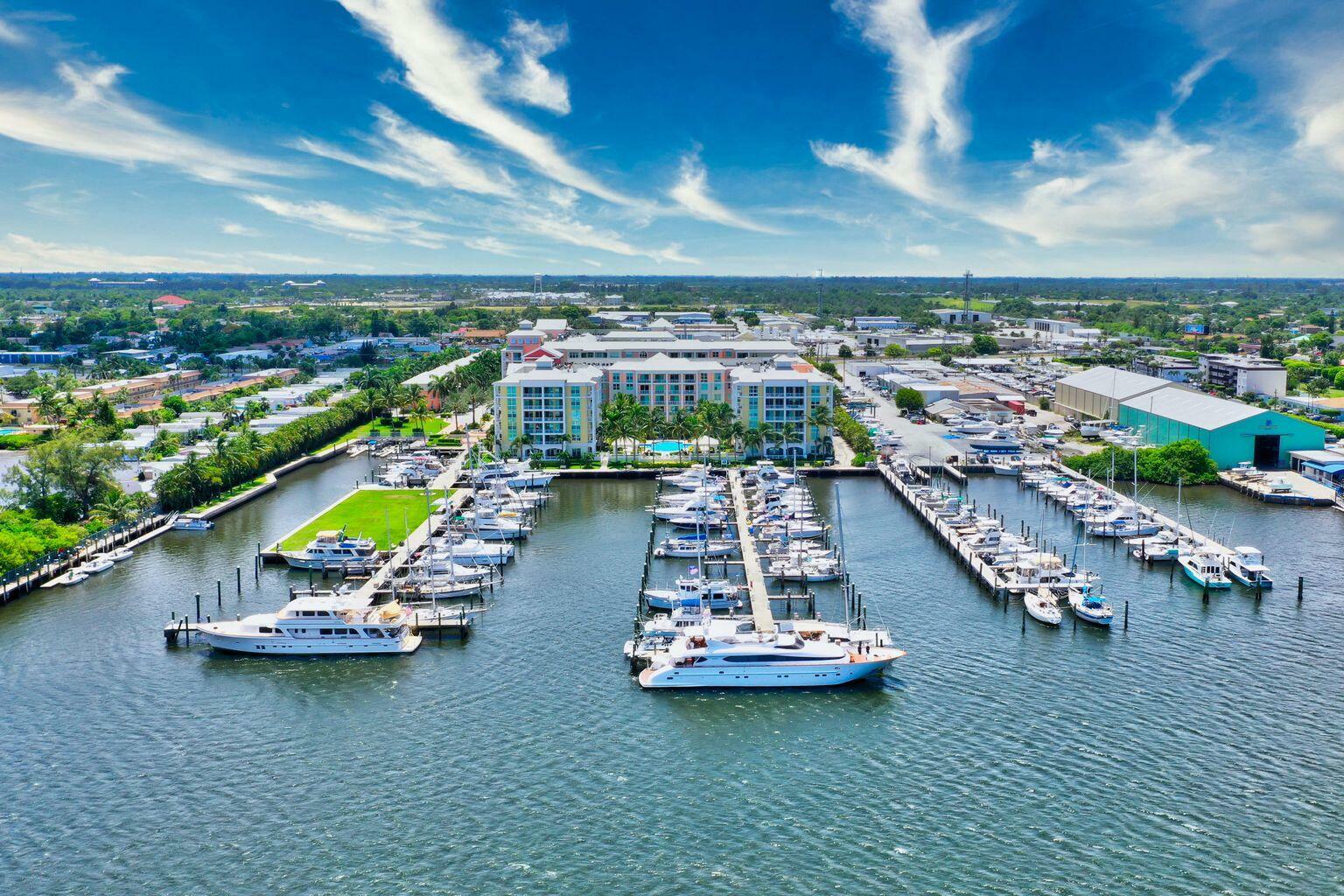 Property Photo: 804 E Windward Way #418 FL 33462
