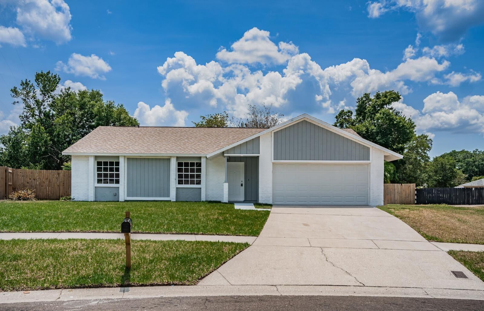 Property Photo: 301 Black Oak Court FL 33584