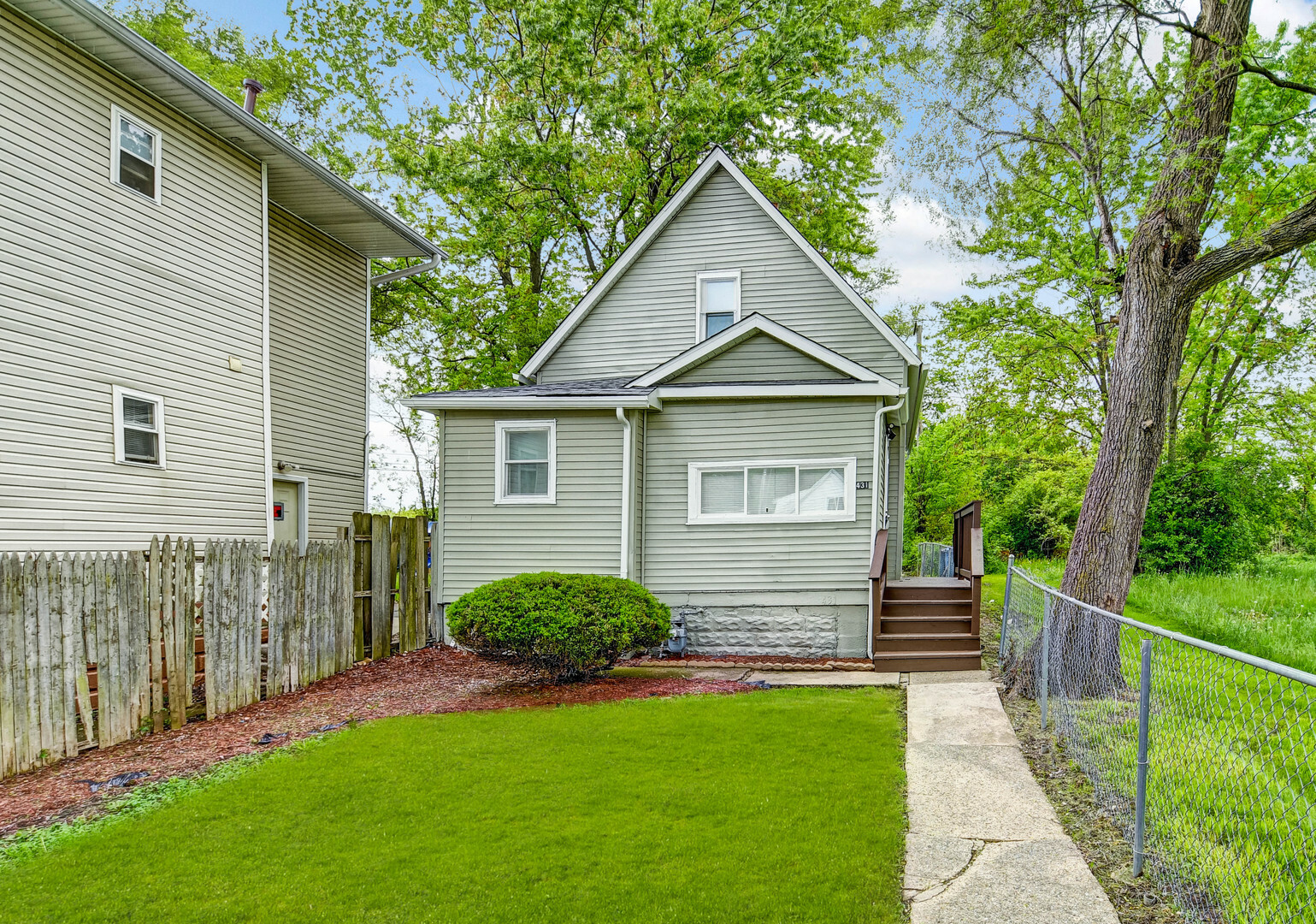 Property Photo:  431 E 22nd Street  IL 60411 