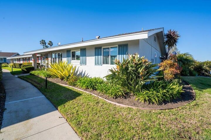 Property Photo:  3615 Vista Bella 1  CA 92057 