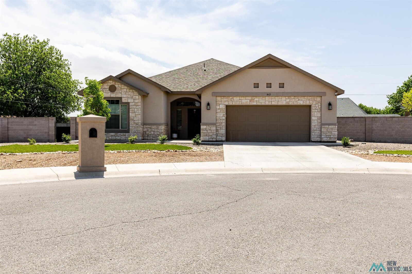 Property Photo:  913 W Catalina Drive  NM 88210 