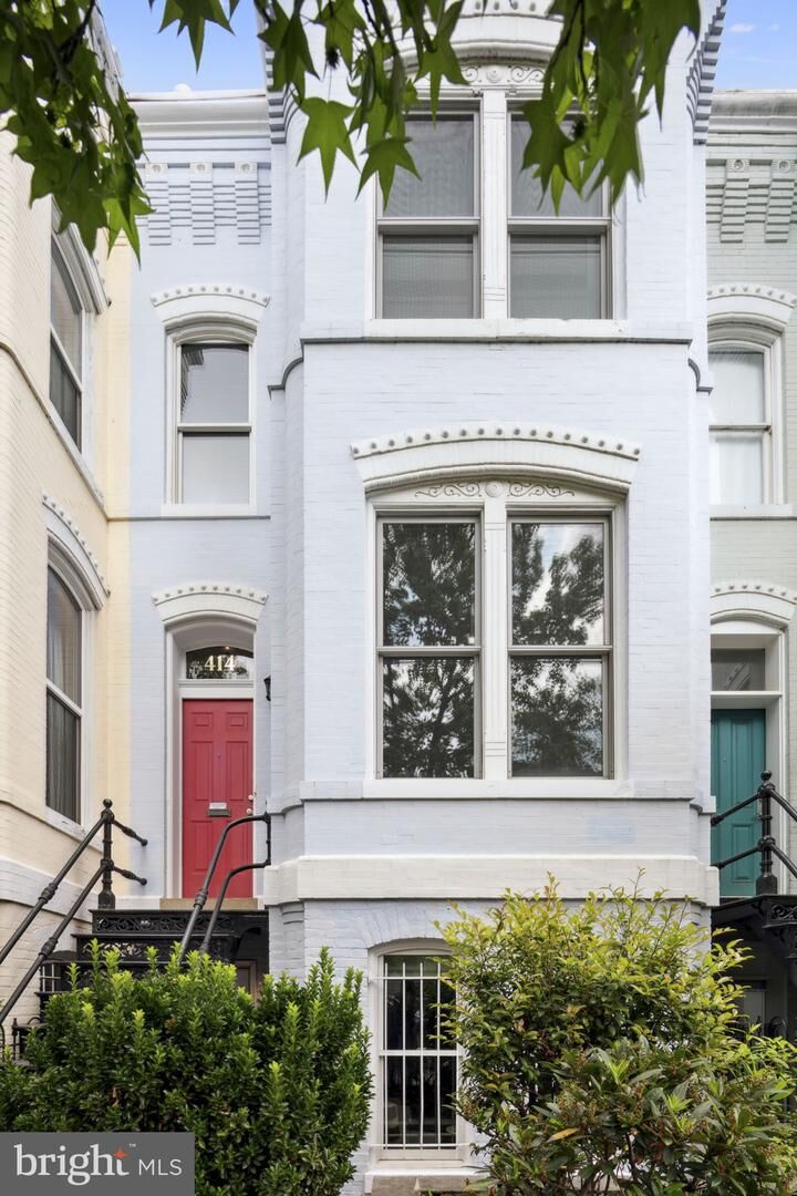 Property Photo:  414 10th Street SE  DC 20003 