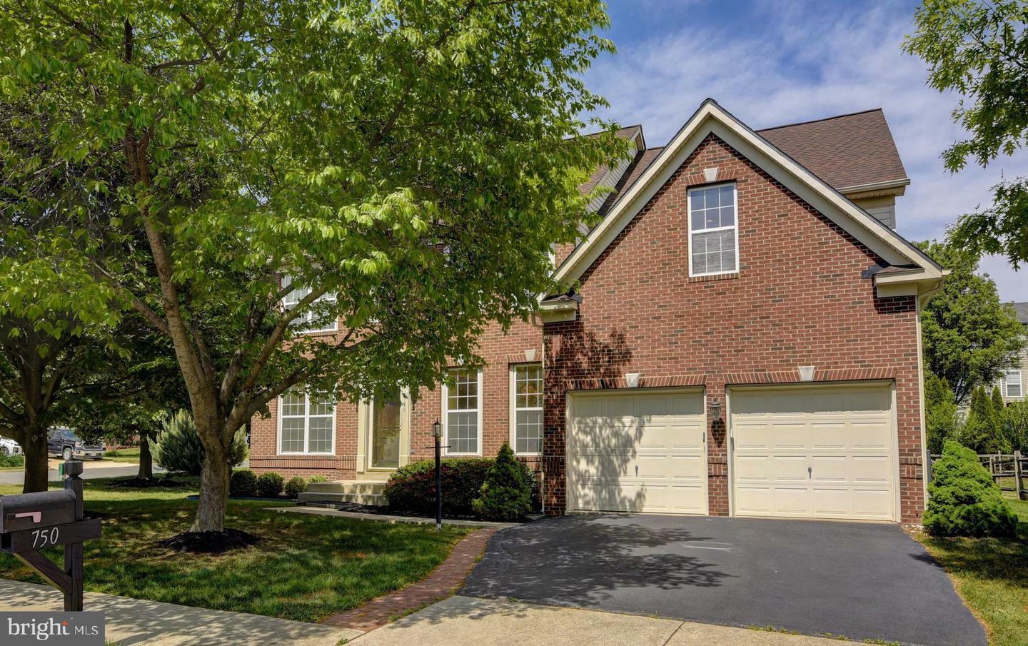 Property Photo:  750 Bonnie Ridge Drive NE  VA 20176 