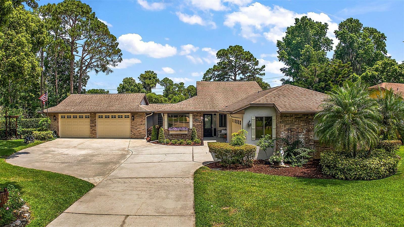 Property Photo: 105 Greentree Lane FL 34797