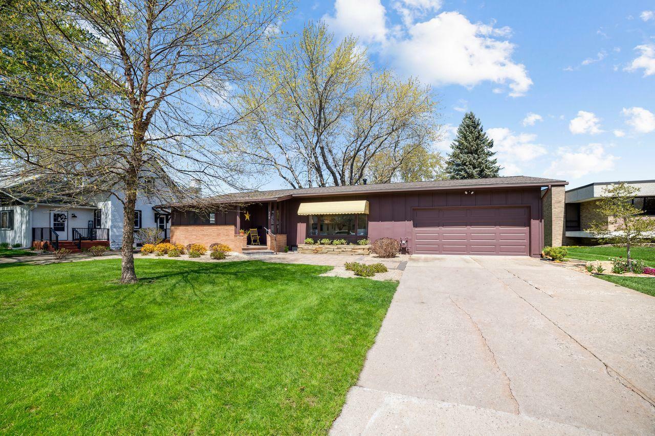 Property Photo:  524 E 1st Street  MN 55387 