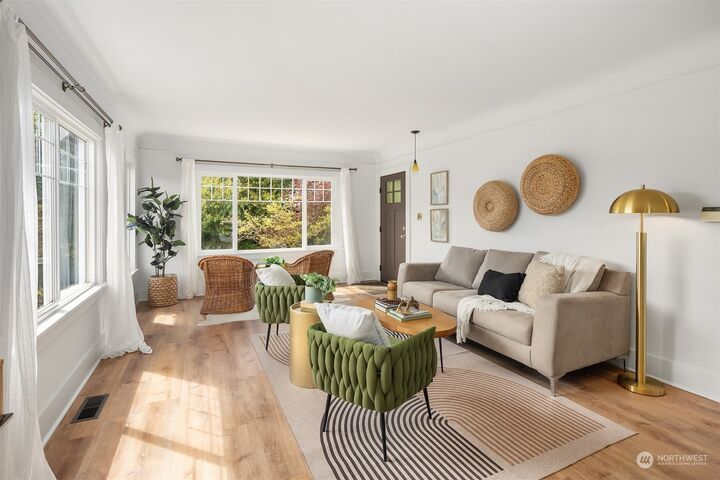 Property Photo: 3864 34th Avenue SW WA 98126