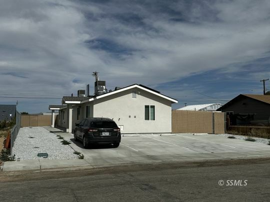 Property Photo:  1424 S Farragut St  CA 93555 