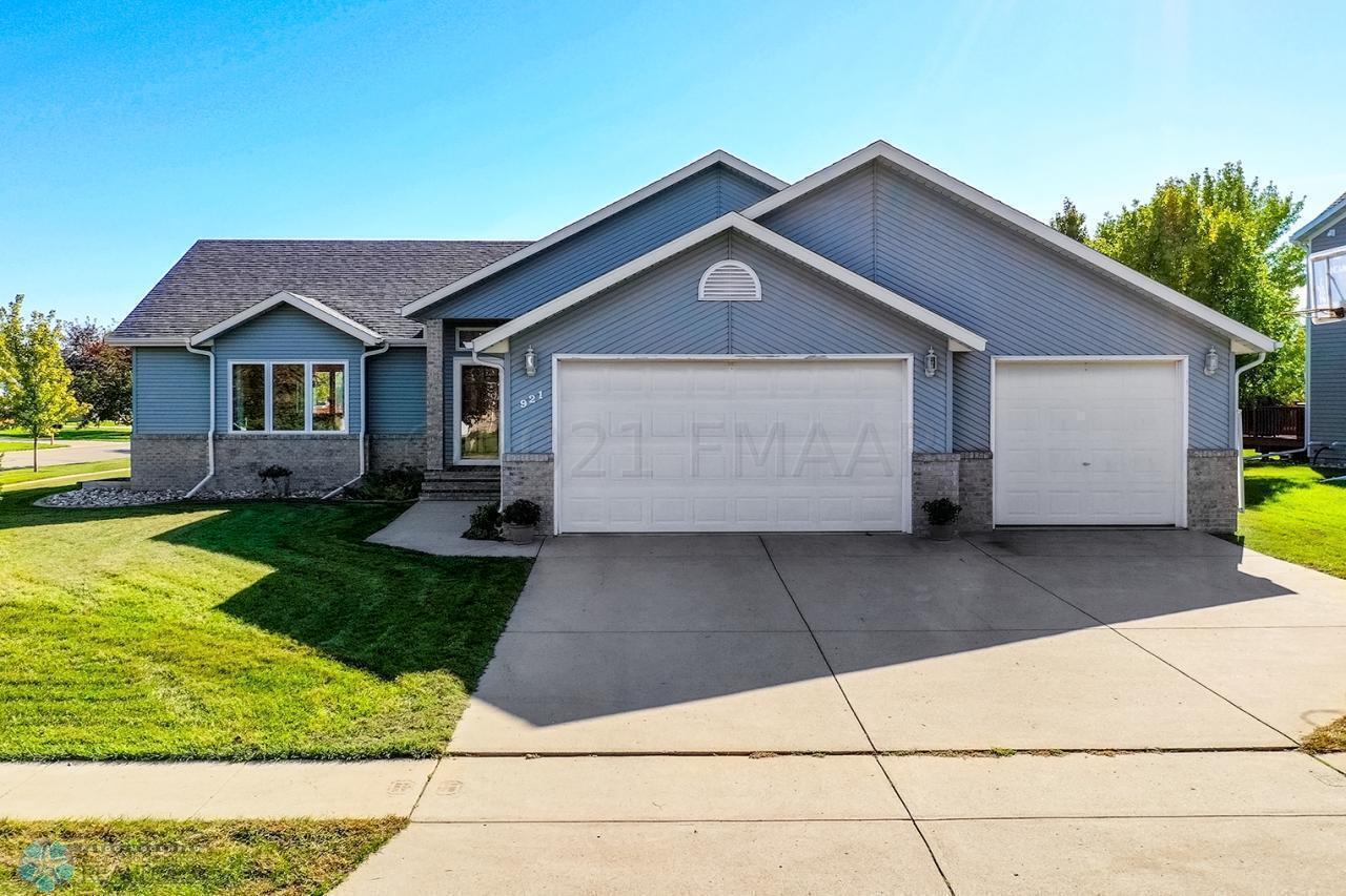 Property Photo: 921 Sommerset Drive ND 58078