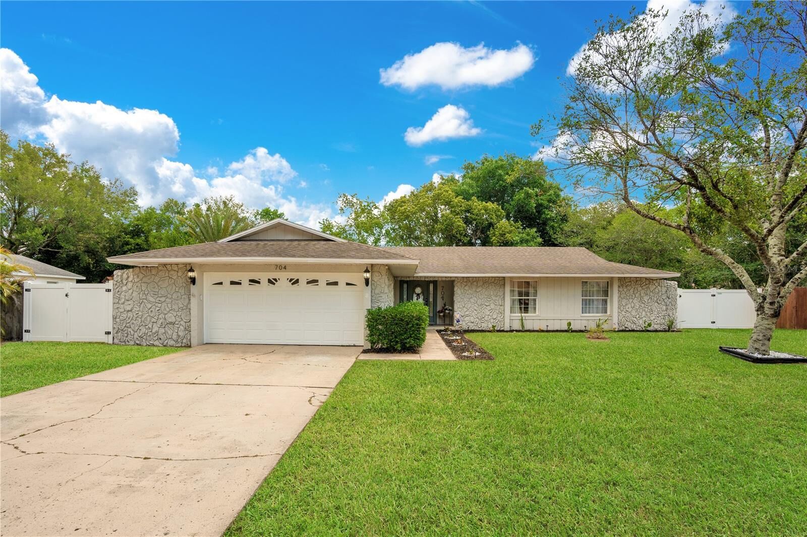 Property Photo:  704 Vandergrift Drive  FL 34761 