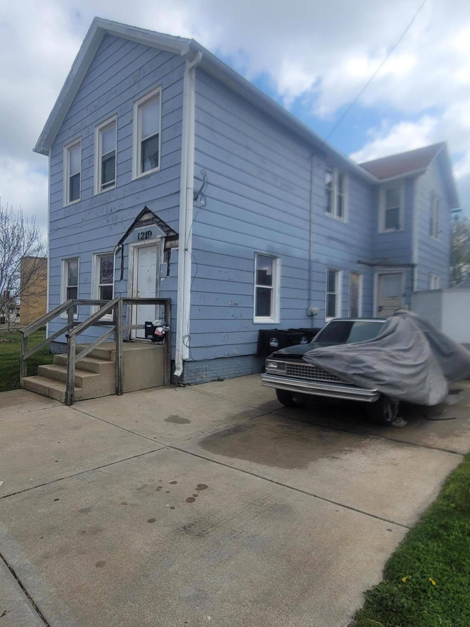 Property Photo: 1219 Washington Ave WI 53403