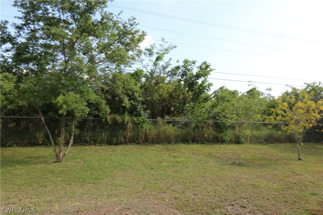 Property Photo:  402 Arthur Avenue  FL 33936 